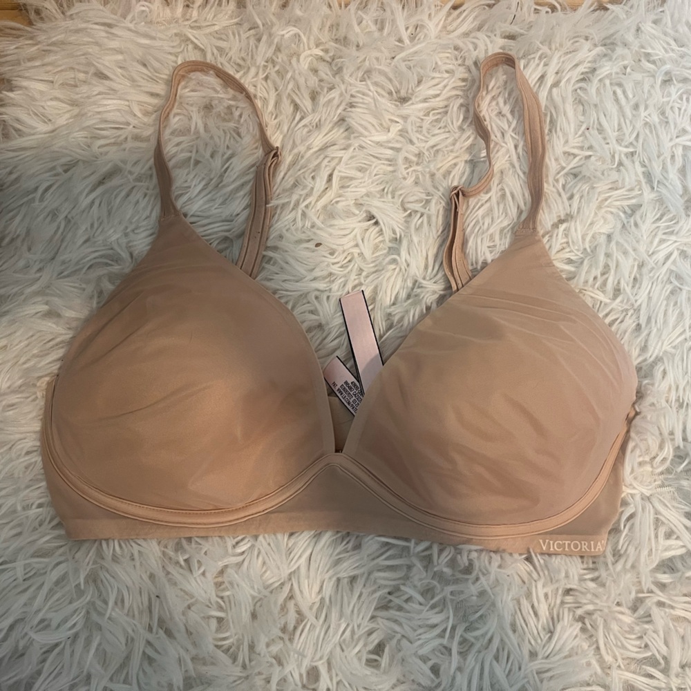 Victoria's Secret Angelight lightly-lined wireless Bra size 32 D in Nude